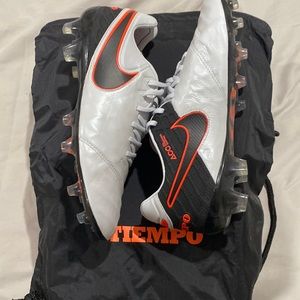 Nike soccer cleats Tiempo legend VI 6 size 8.5 new in box RARE 819177001